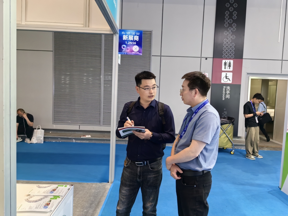 五峰赤诚生物参加上海5/15-5/17上海API 展会